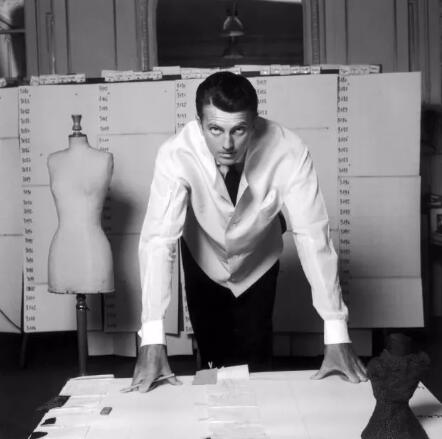 法國著名時(shí)裝設(shè)計(jì)師、時(shí)尚品牌Givenchy創(chuàng)始人Hubert de Givenchy
