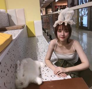 Yang同學(xué)英美同申服裝設(shè)計